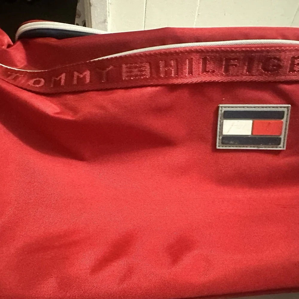 Tommy Hilfiger Rolling Swivel Suitcase 25